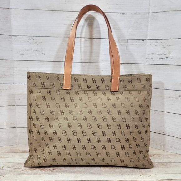 Dooney & Bourke Handbags - Dooney & Bourke vintage signature monogram tote bag